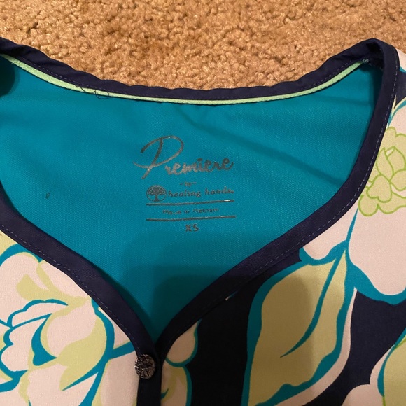 SCRUB SET - Picture 5 of 7